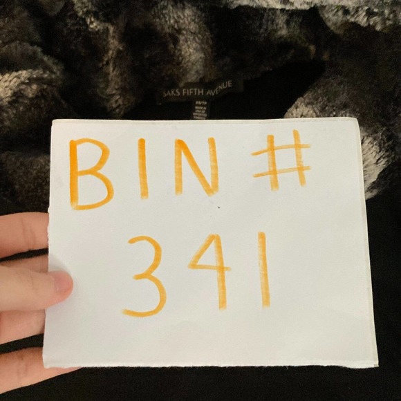 Saks Fifth Avenue Sweater‎ Womens Sz S Black Knit Gray Faux Fur Collar Pullover - Picture 8 of 8